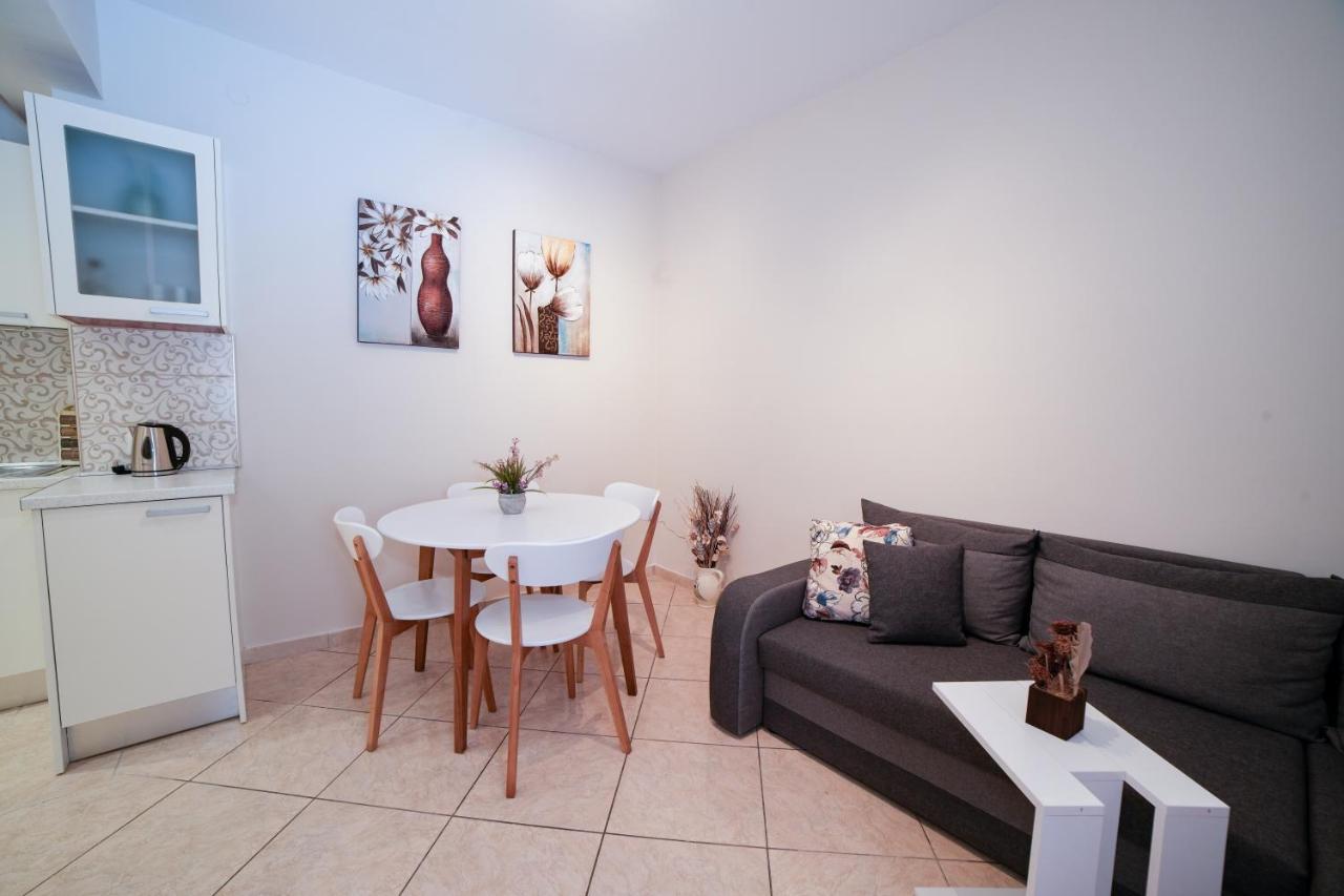 Angels Pool Studios&apartments Herberg